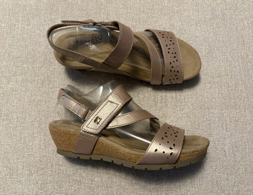 Earth Origins Kendra Khloe Sandals 8.5 M Rose Gold Strappy Wedge Comfort